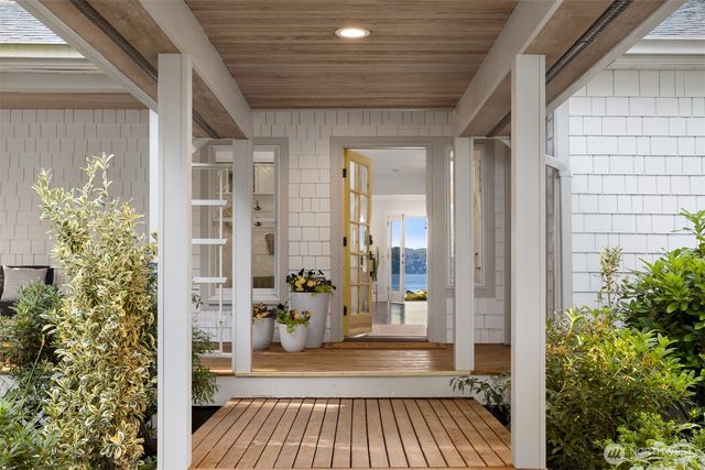 10058 NE Lafayette Avenue, Bainbridge Island, WA 98110