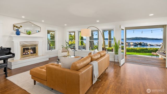 10058 NE Lafayette Avenue, Bainbridge Island, WA 98110