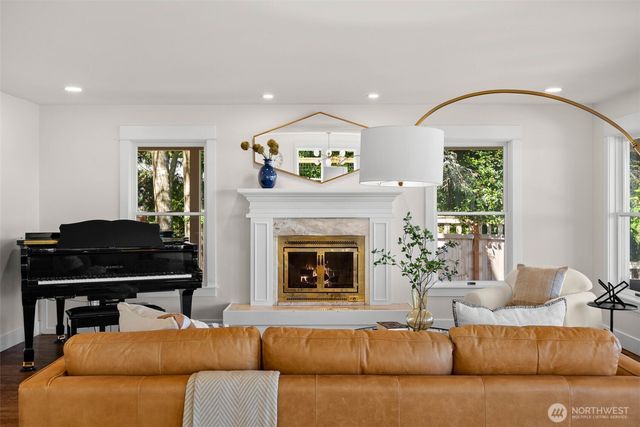 10058 NE Lafayette Avenue, Bainbridge Island, WA 98110