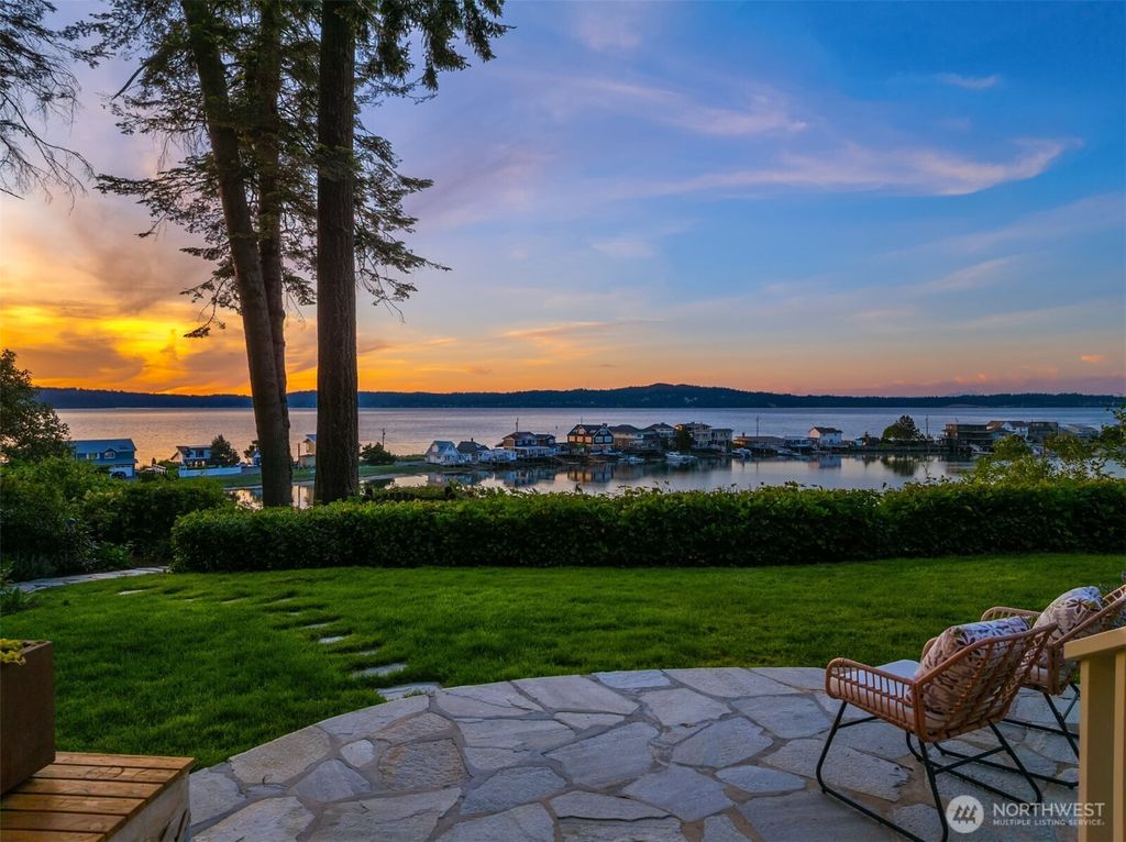10058 NE Lafayette Avenue, Bainbridge Island, WA 98110