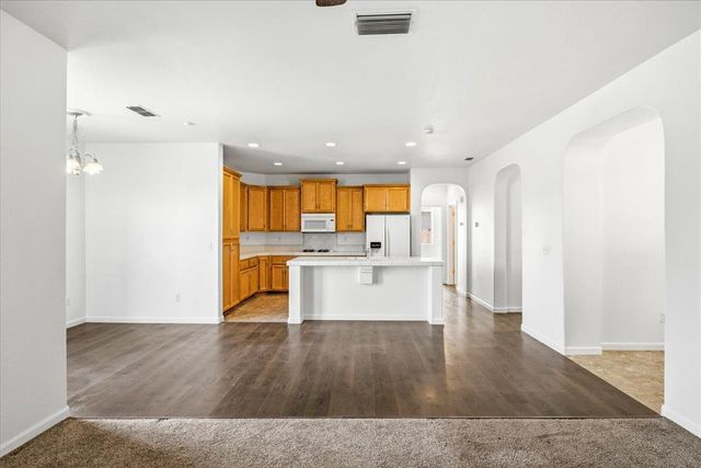 2129 Golden Gate Dr, Plumas Lake, CA 95961