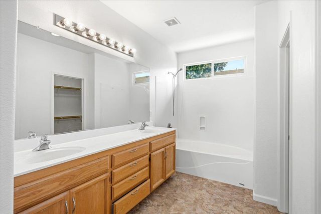 2129 Golden Gate Dr, Plumas Lake, CA 95961