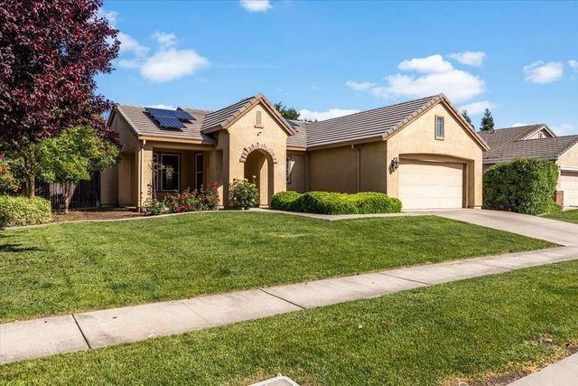 2129 Golden Gate Dr, Plumas Lake, CA 95961