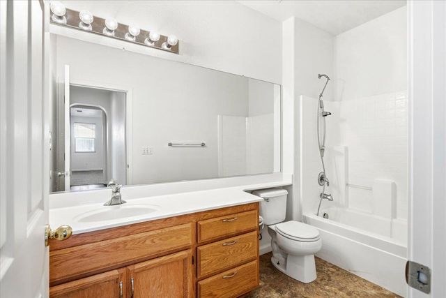 2129 Golden Gate Dr, Plumas Lake, CA 95961