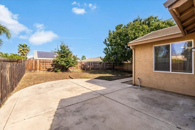 2129 Golden Gate Dr, Plumas Lake, CA 95961
