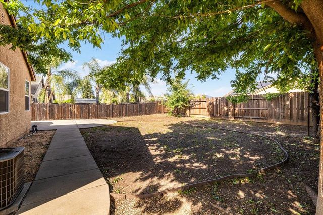 2129 Golden Gate Dr, Plumas Lake, CA 95961