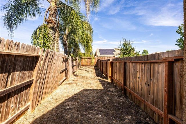 2129 Golden Gate Dr, Plumas Lake, CA 95961