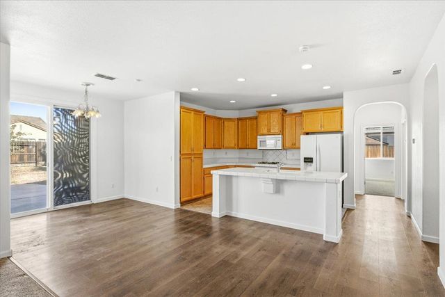 2129 Golden Gate Dr, Plumas Lake, CA 95961