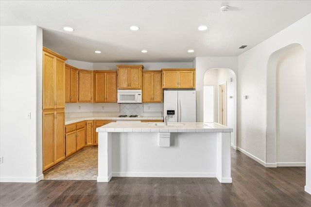 2129 Golden Gate Dr, Plumas Lake, CA 95961
