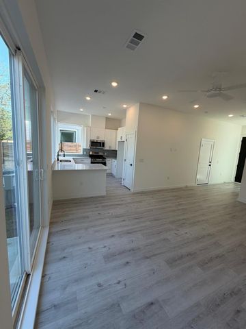 2000 Riverside Farms RD 12101, Austin, TX 78741