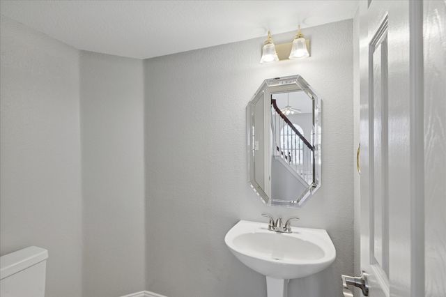 2300 Caldwell Drive, Bedford, TX 76021