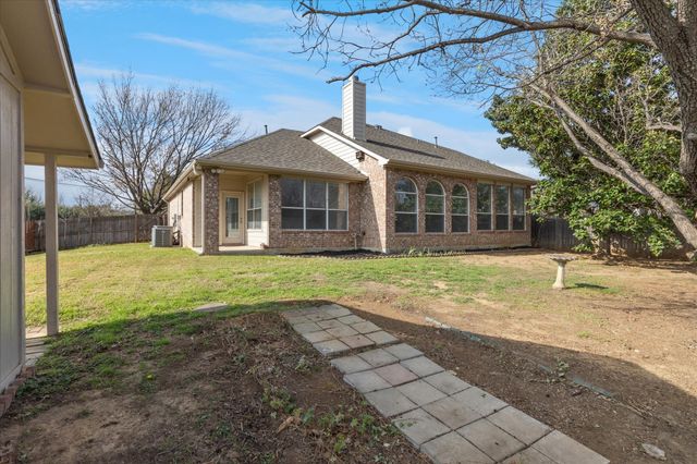 2300 Caldwell Drive, Bedford, TX 76021