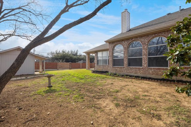 2300 Caldwell Drive, Bedford, TX 76021