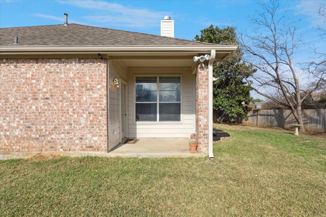 2300 Caldwell Drive, Bedford, TX 76021