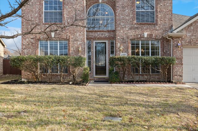 2300 Caldwell Drive, Bedford, TX 76021