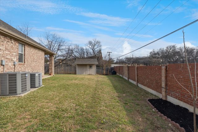 2300 Caldwell Drive, Bedford, TX 76021