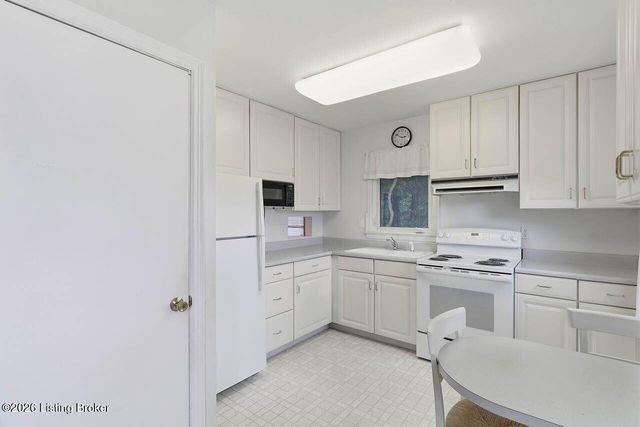 3103 Evon Ct, Jeffersontown, KY 40299