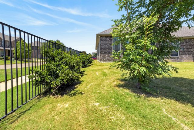 7223 Fallen Crest Lane, Arlington, TX 76001