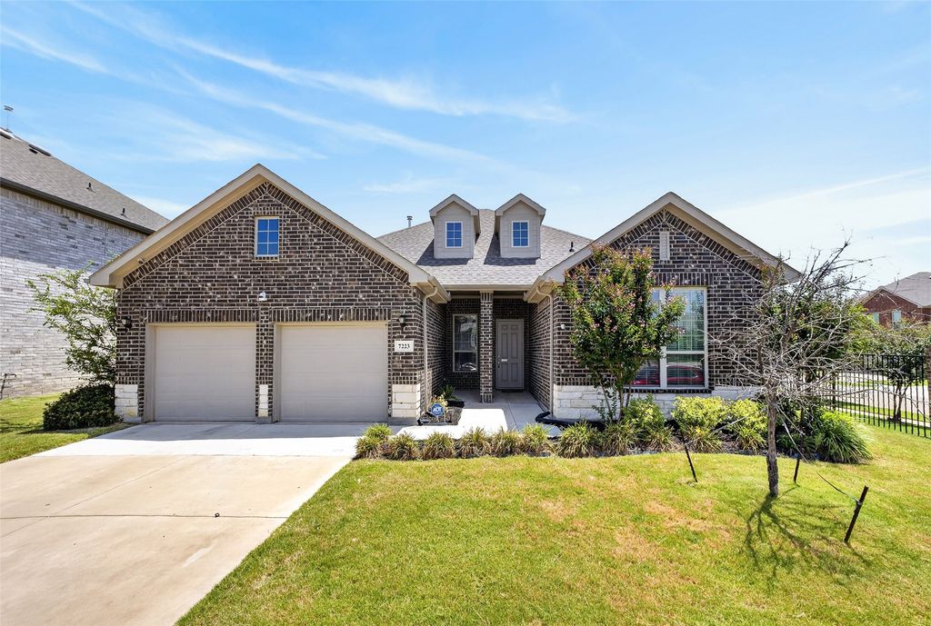 7223 Fallen Crest Lane, Arlington, TX 76001