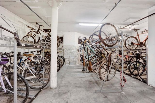 550 W Surf Street 002, Chicago, IL 60657