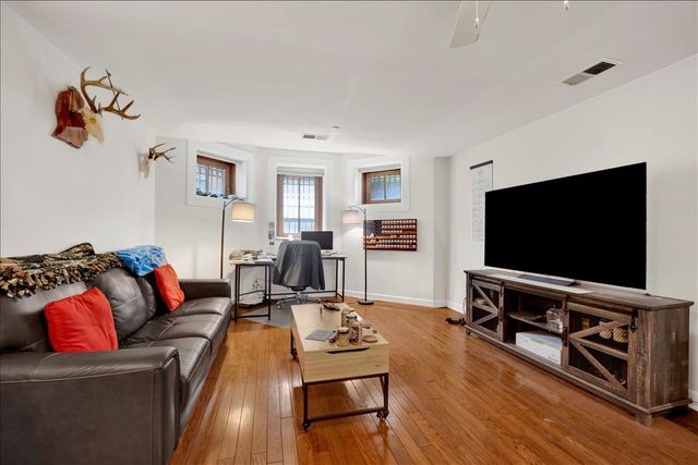 550 W Surf Street 002, Chicago, IL 60657