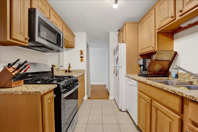 550 W Surf Street 002, Chicago, IL 60657