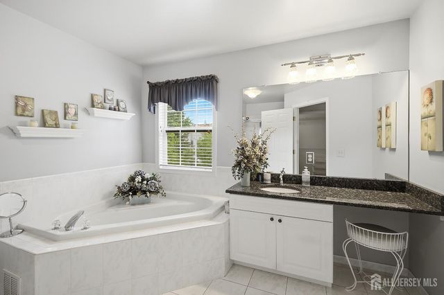 10 Wordsworth Court, East Windsor, NJ 08520