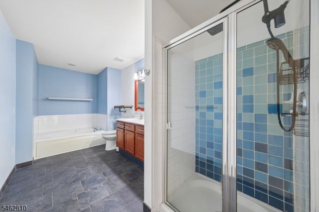 135 Riverwalk Way 135, Clifton City, NJ 07014