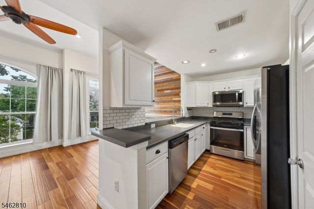 135 Riverwalk Way 135, Clifton City, NJ 07014