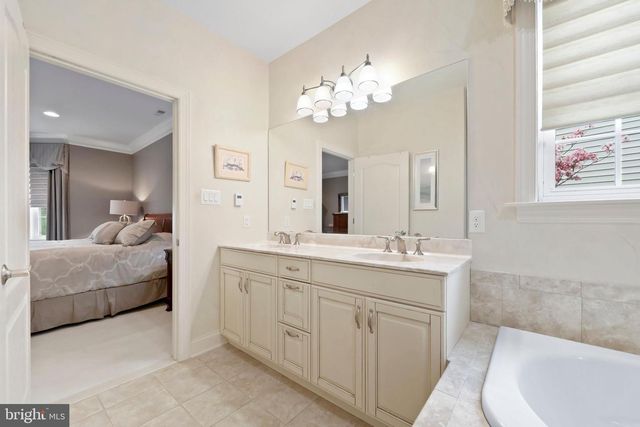 26 HARLOW CIRCLE, Medford, NJ 08055