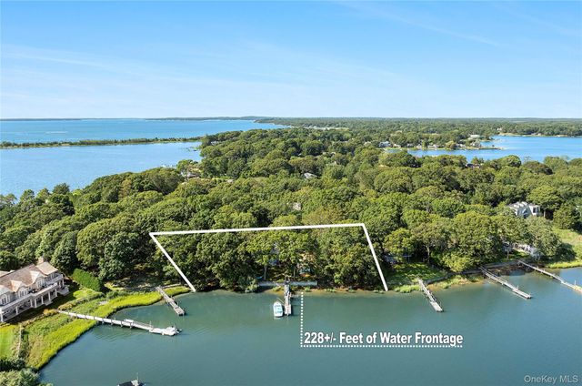 210 Redwood Road, Sag Harbor, NY 11963