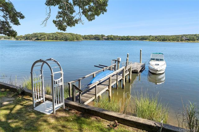 210 Redwood Road, Sag Harbor, NY 11963