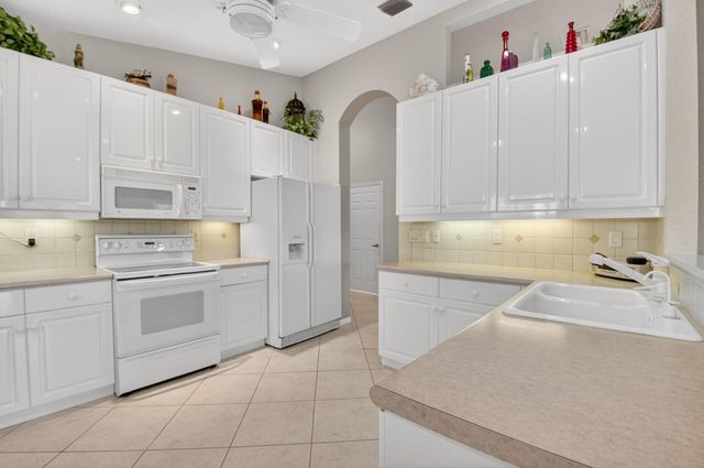 6838 Castlemaine Avenue, Boynton Beach, FL 33437