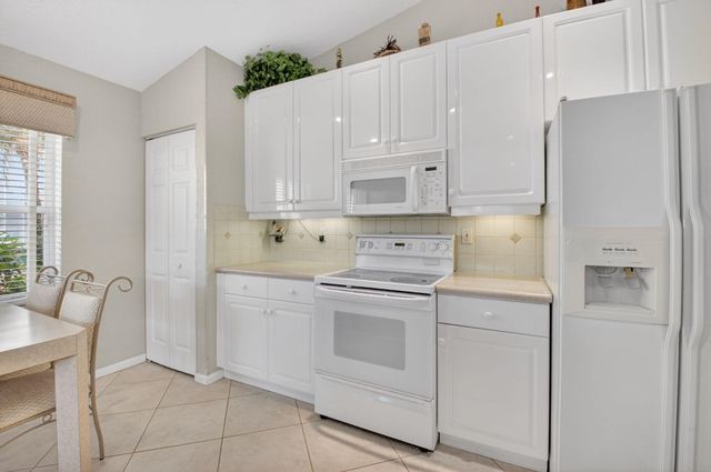 6838 Castlemaine Avenue, Boynton Beach, FL 33437