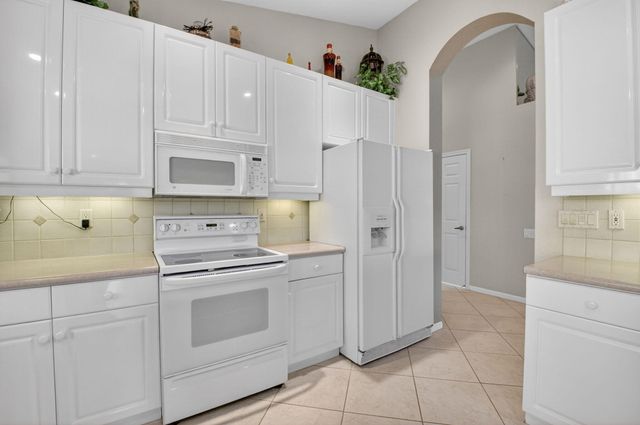 6838 Castlemaine Avenue, Boynton Beach, FL 33437