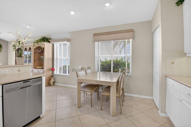 6838 Castlemaine Avenue, Boynton Beach, FL 33437