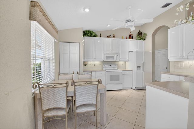 6838 Castlemaine Avenue, Boynton Beach, FL 33437