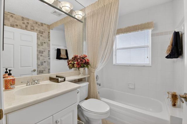 6838 Castlemaine Avenue, Boynton Beach, FL 33437