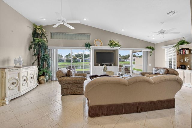 6838 Castlemaine Avenue, Boynton Beach, FL 33437