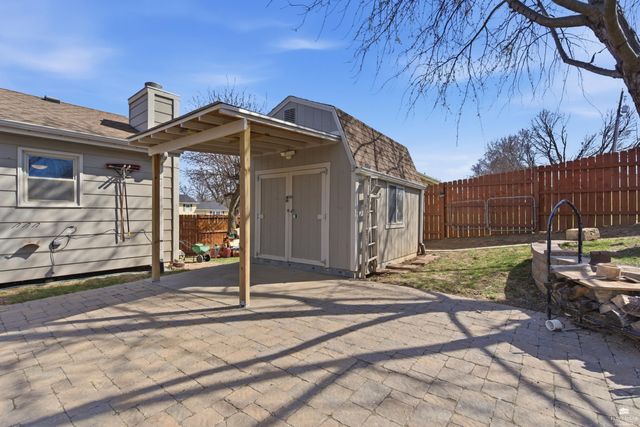 212 Robin Hood Drive, Junction City, KS 66441