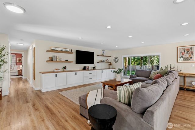 19411 NE 159th Street, Woodinville, WA 98077