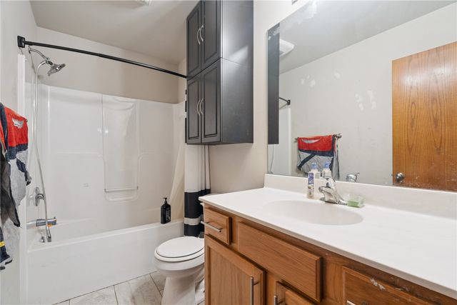 702 L Street SW, Cedar Rapids, IA 52404