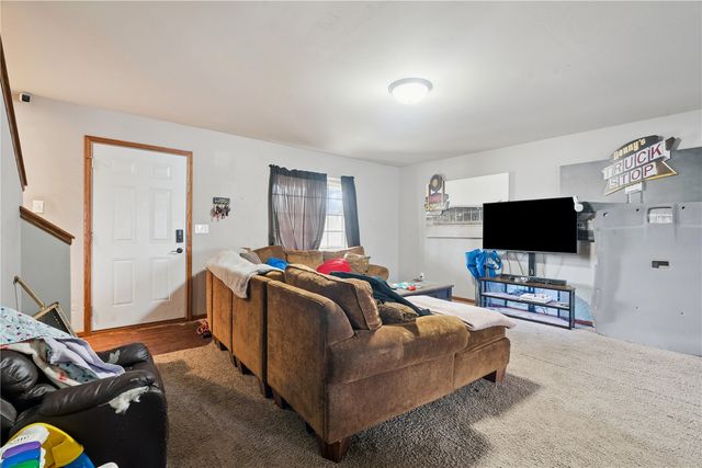 702 L Street SW, Cedar Rapids, IA 52404