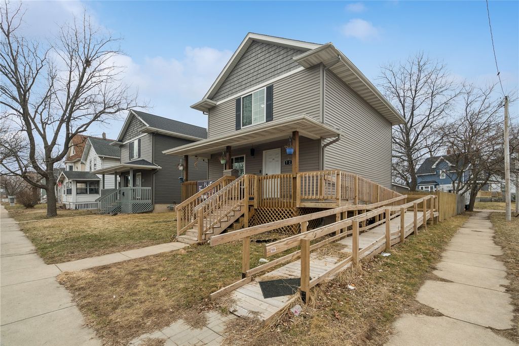 702 L Street SW, Cedar Rapids, IA 52404