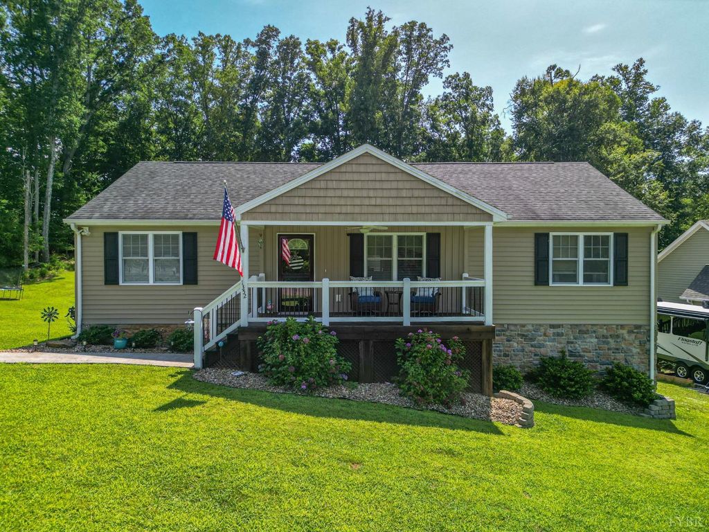 1352 Willow Oak Drive, Forest, VA 24551