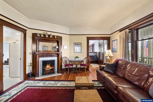 336 Hill St, Silverton, OR 97381