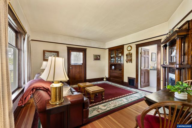 336 Hill St, Silverton, OR 97381