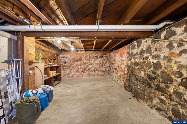 336 Hill St, Silverton, OR 97381