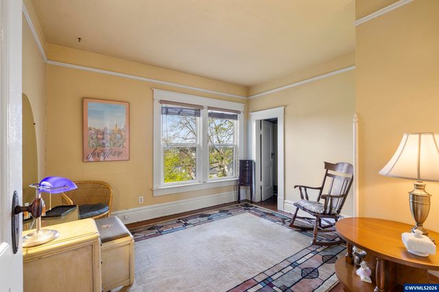336 Hill St, Silverton, OR 97381
