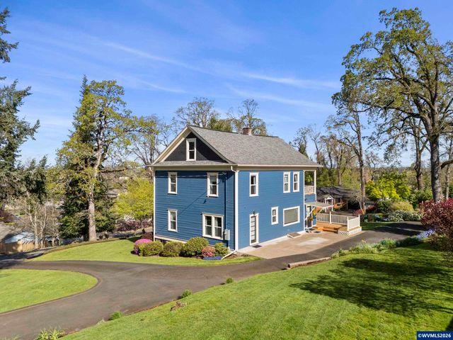 336 Hill St, Silverton, OR 97381